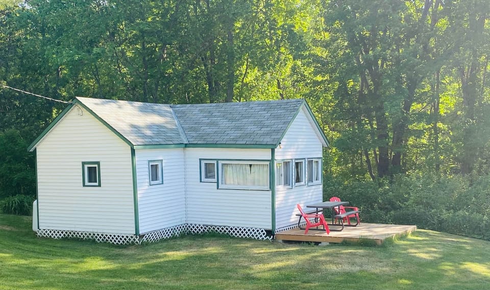 Cottage 5 from side