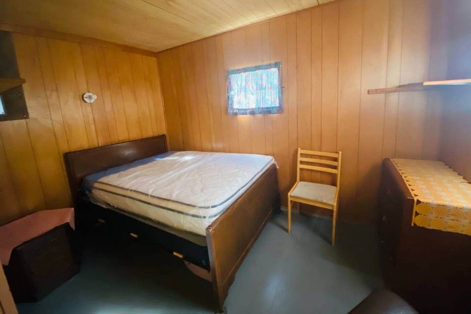 Bedroom - simple, clean 