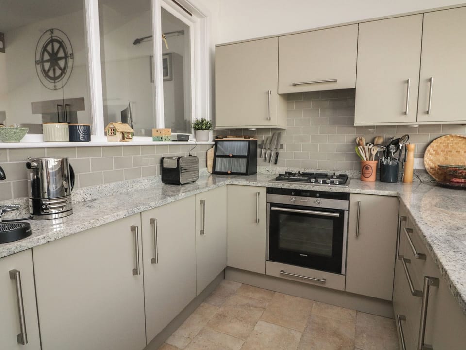 Dishwasher, cookware/dishes/utensils