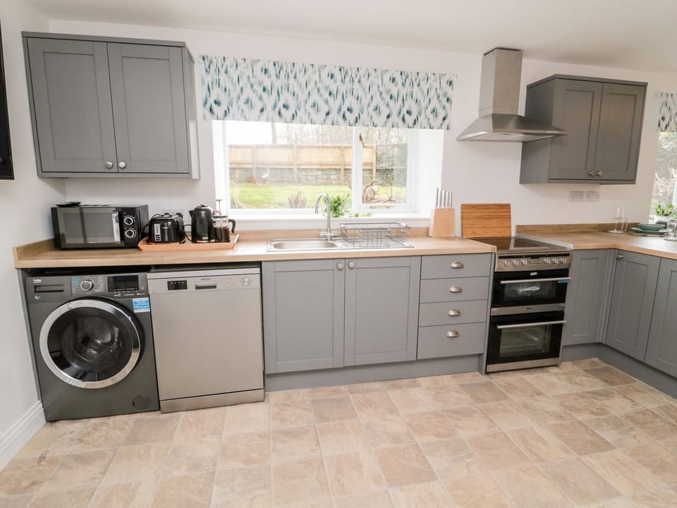 Dishwasher, cookware/dishes/utensils