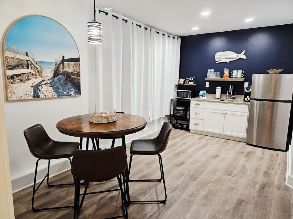 Private Kitchenette located in Studio