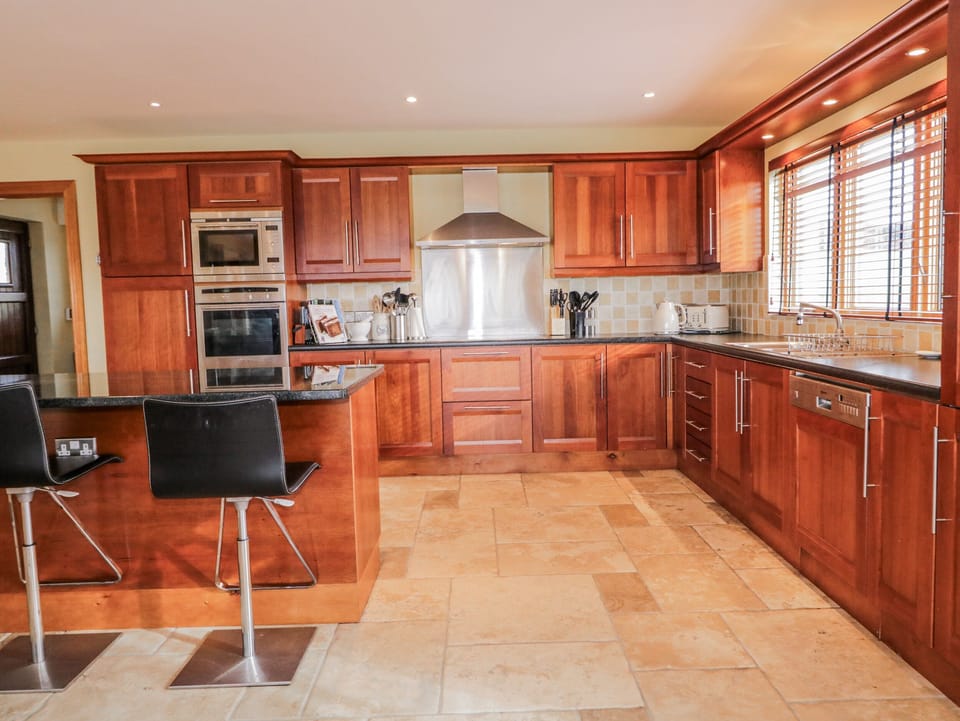 Dishwasher, cookware/dishes/utensils