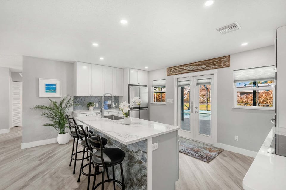House (3 Bedrooms) | Private kitchen | Fridge, microwave, oven, stovetop