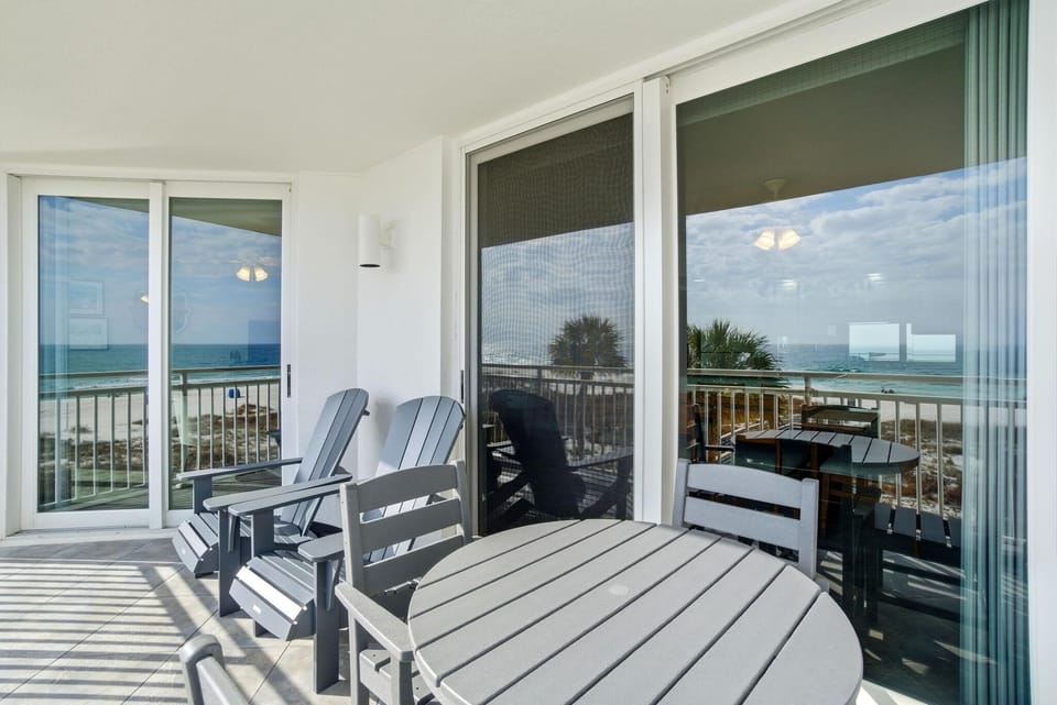 Condo, 1 King Bed with Sofa bed (SeaSpray West 303-Gulf Front) | Outdoor dining