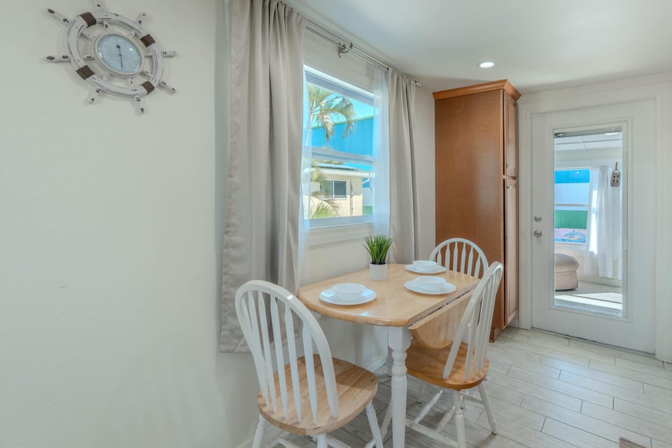 House, 2 Queen Beds (Bonita Sol) | Dining