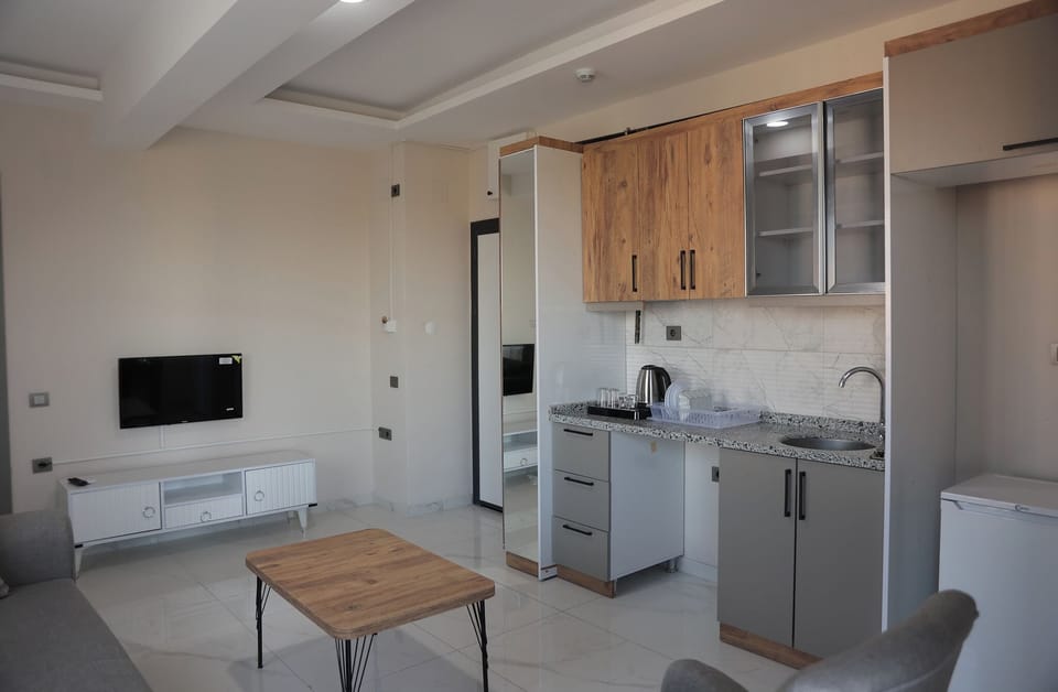 Suite, Balcony, Mountain View | Living area