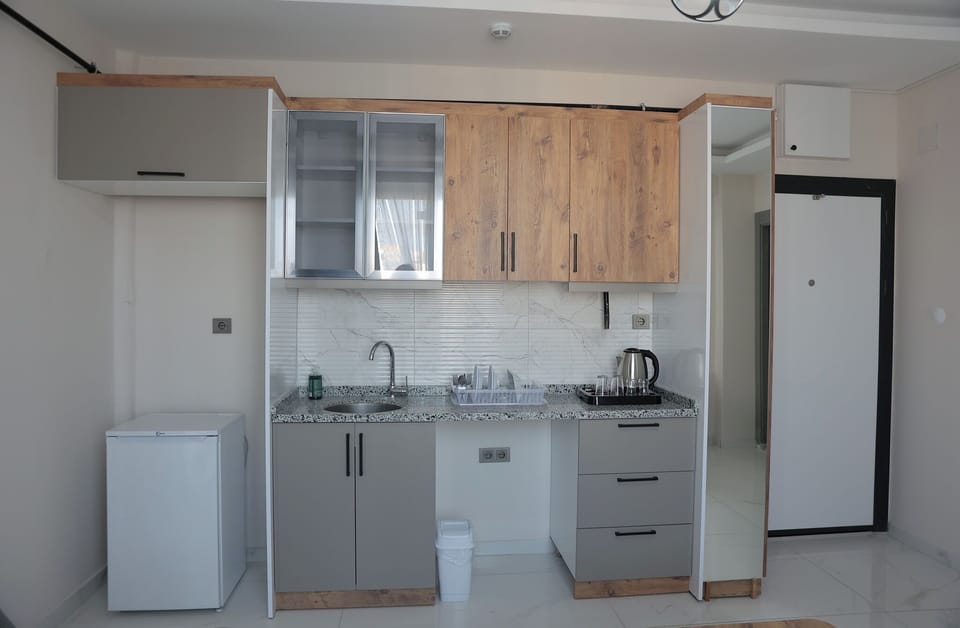 Suite, Balcony, Mountain View | Private kitchen