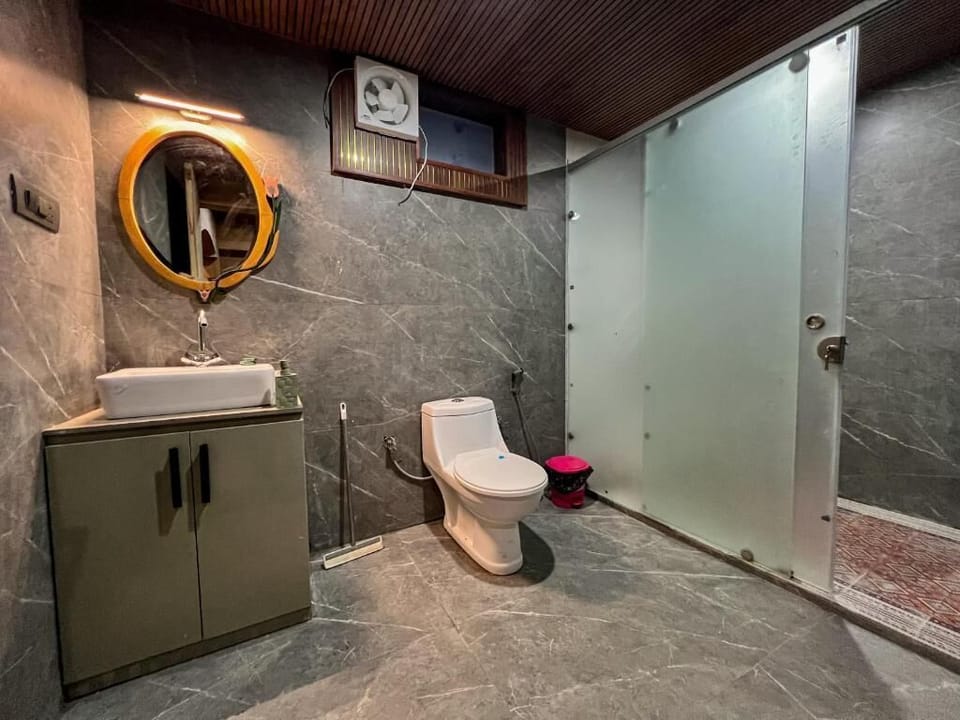 Exclusive Loft, 2 Bedrooms | Bathroom