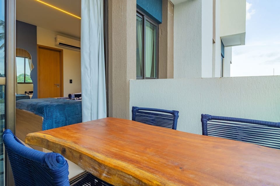 Basic Apartment | Dining