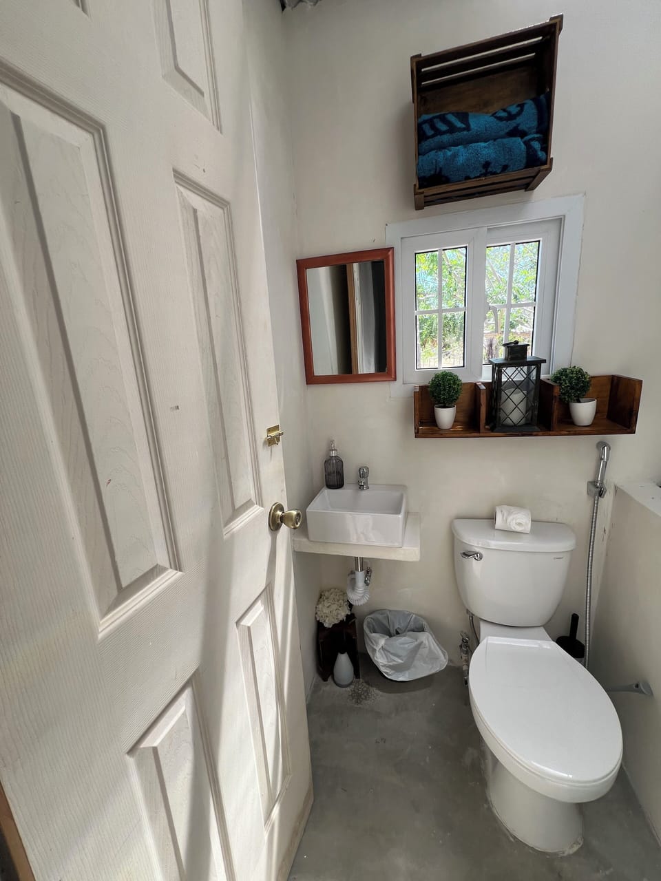 Comfort Double Room, 1 Double Bed, Garden View | Bathroom | Free toiletries, hair dryer (on request), towels, soap