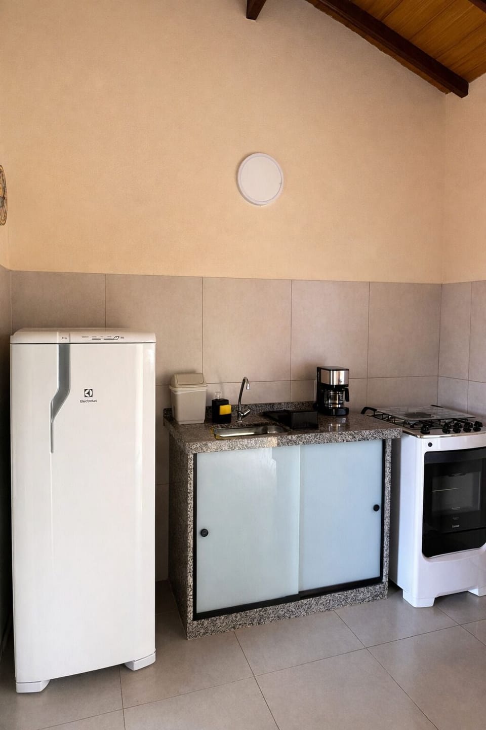 Apartment, City View | Private kitchen | Fridge, microwave, oven, cookware/dishes/utensils