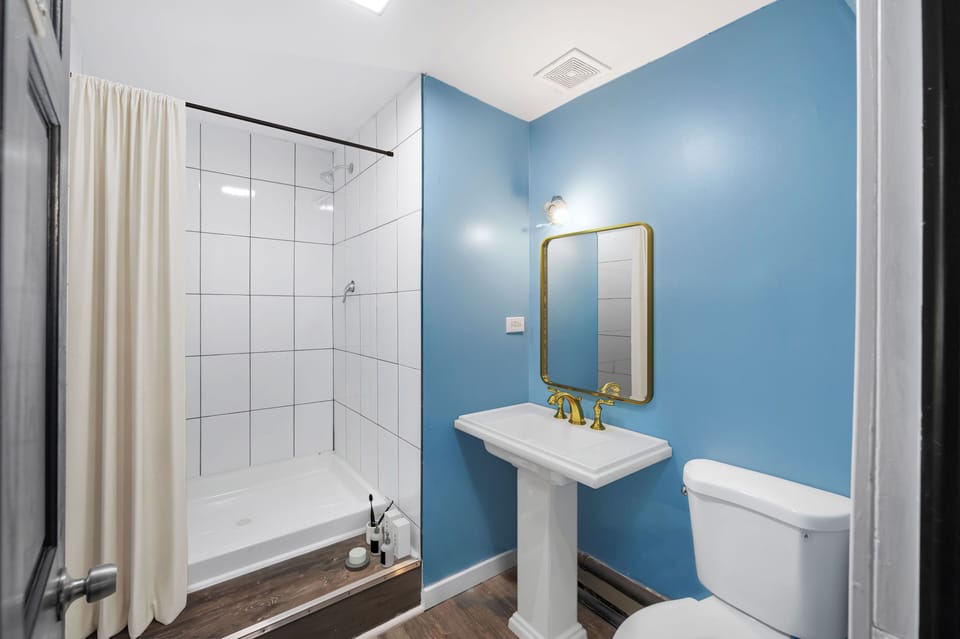 Standard Single Room, Lake View | Bathroom