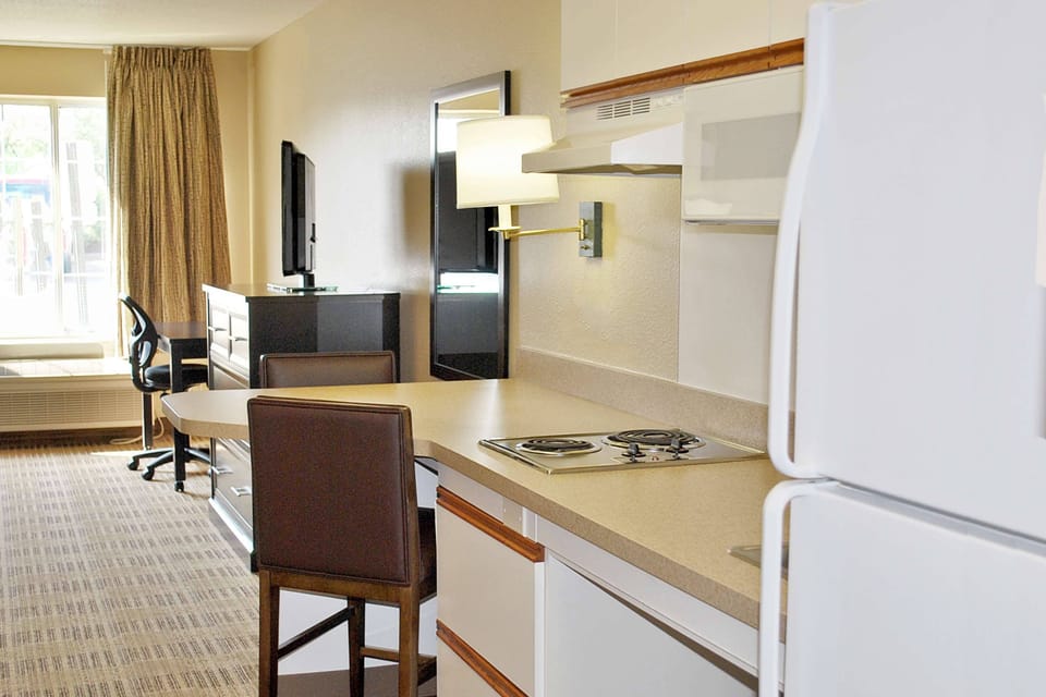 Fridge, microwave, stovetop, coffee/tea maker