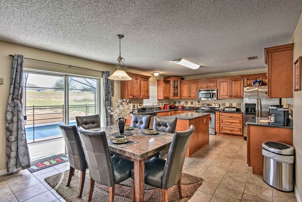 House | 5 bedrooms, high-speed internet