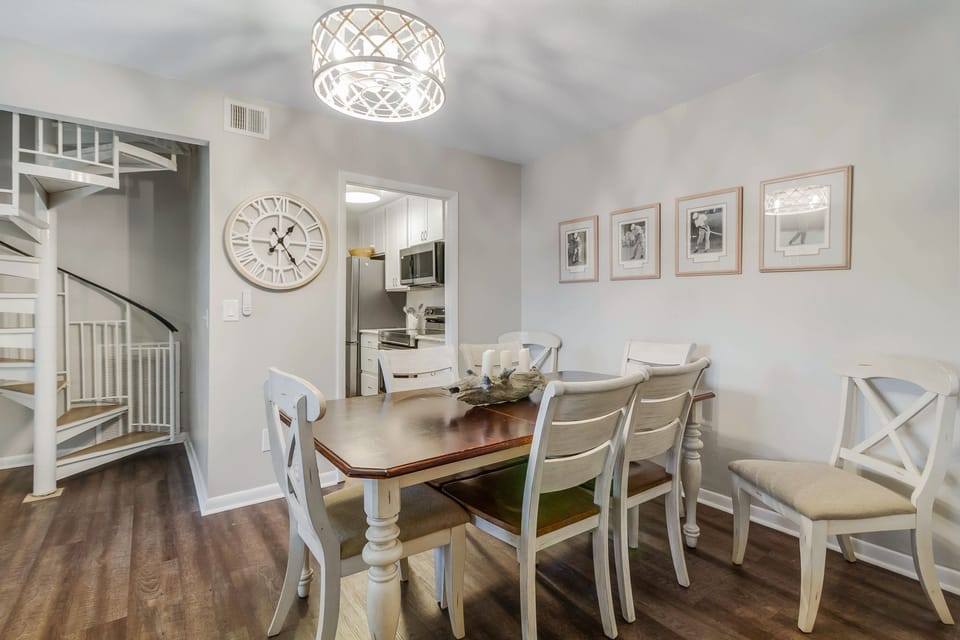 Villa, Multiple Beds, Balcony, Garden View (892 Ketch Court) | Living area