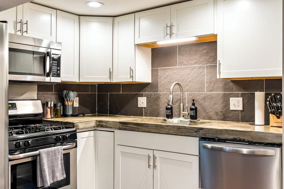 Prepare your favorite vacation recipes with ease. This bright kitchen space offers a full-size gas range and plenty of countertop space to handle everything from quick beach snacks to family dinners.