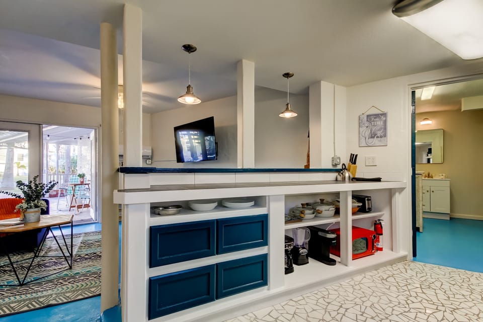 Open concept kitchen and lounge area