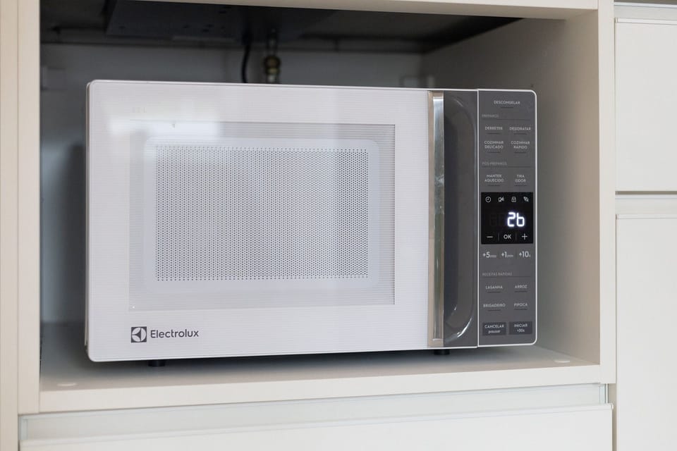 Basic Apartment | Microwave