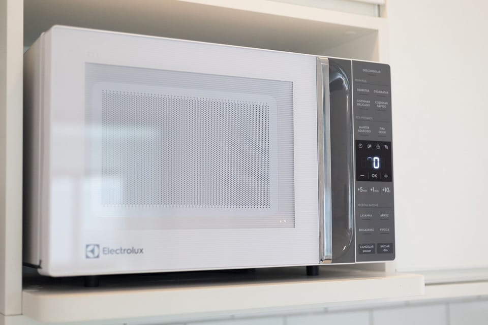 Basic Apartment | Microwave