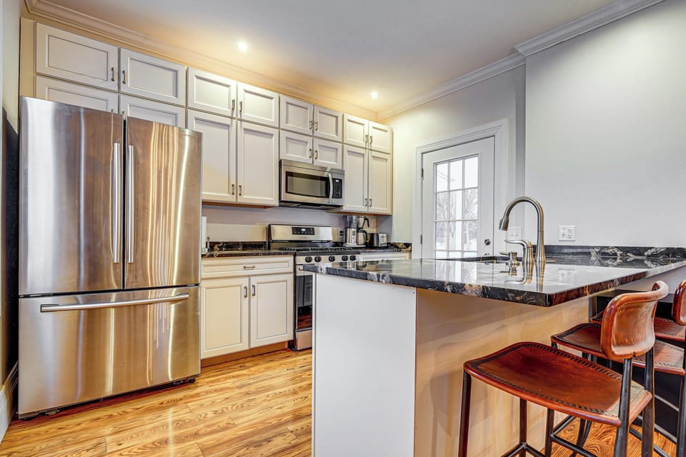 Kitchen | Breakfast Bar | Coffee Maker | 1st Floor