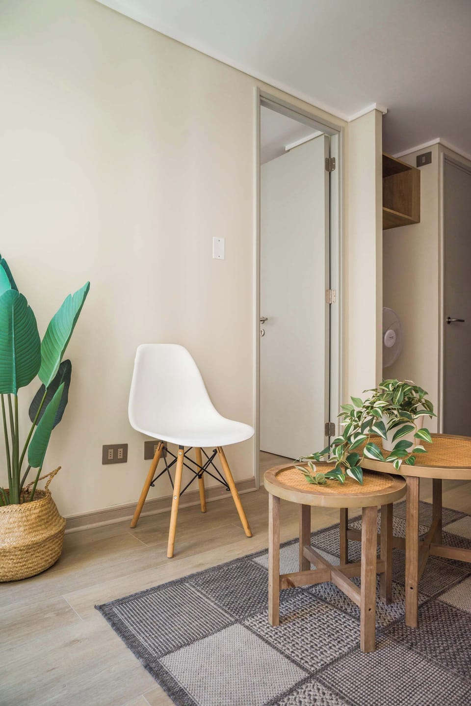Charming corner with stylish decor and natural elements, perfect for relaxation.