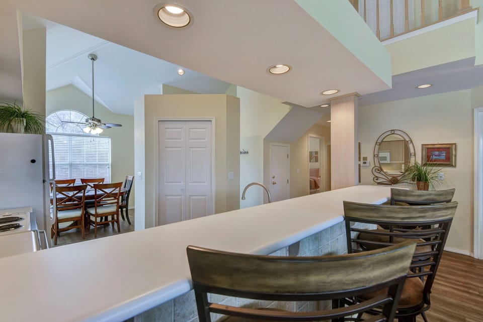 Kitchen Bar and Kitchen