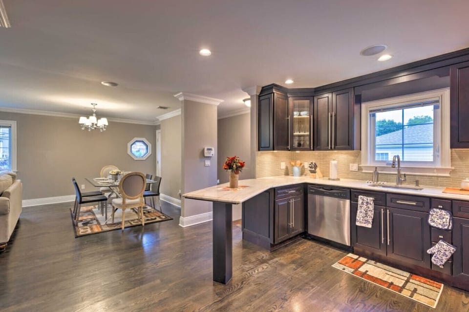 Kitchen | Open-Concept Design | Stainless Appliances