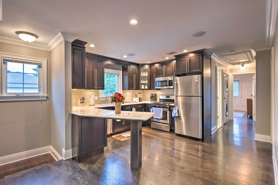 Kitchen | Open-Concept Design | Stainless Appliances
