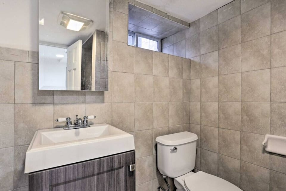 Full Bathroom 3