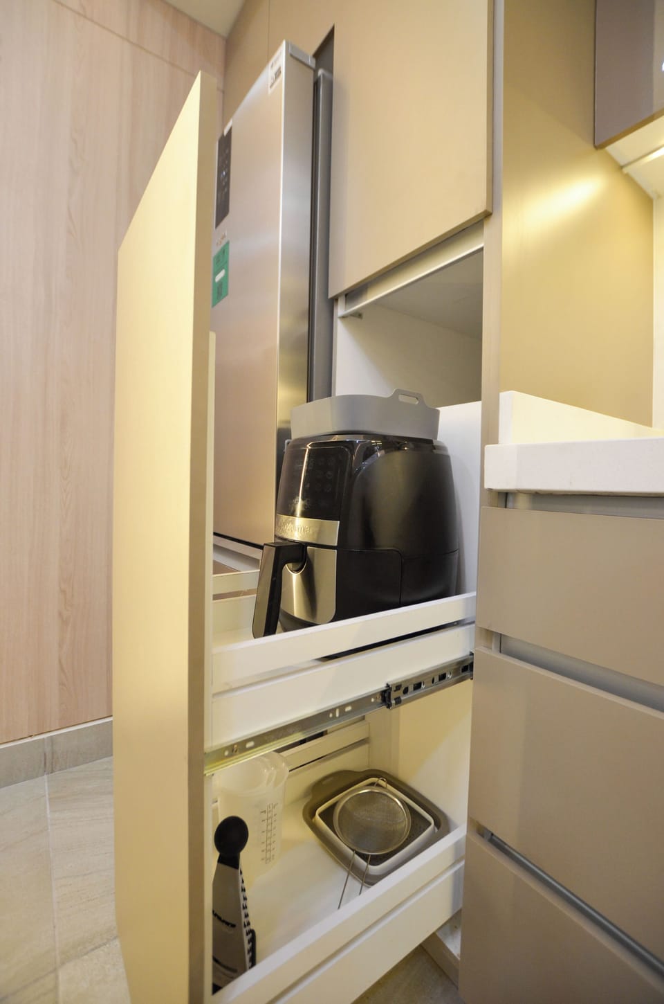 Standard Suite, City View | Private kitchen | Full-size fridge, microwave, stovetop, blender