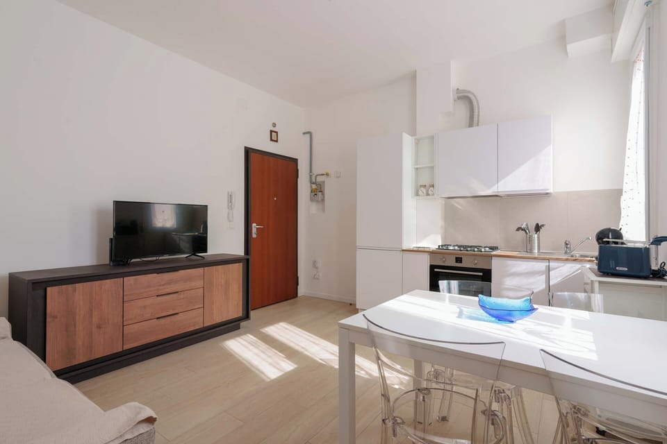 Apartment (Bilocale via cignani) | Living area | 43-inch flat-screen TV with cable channels