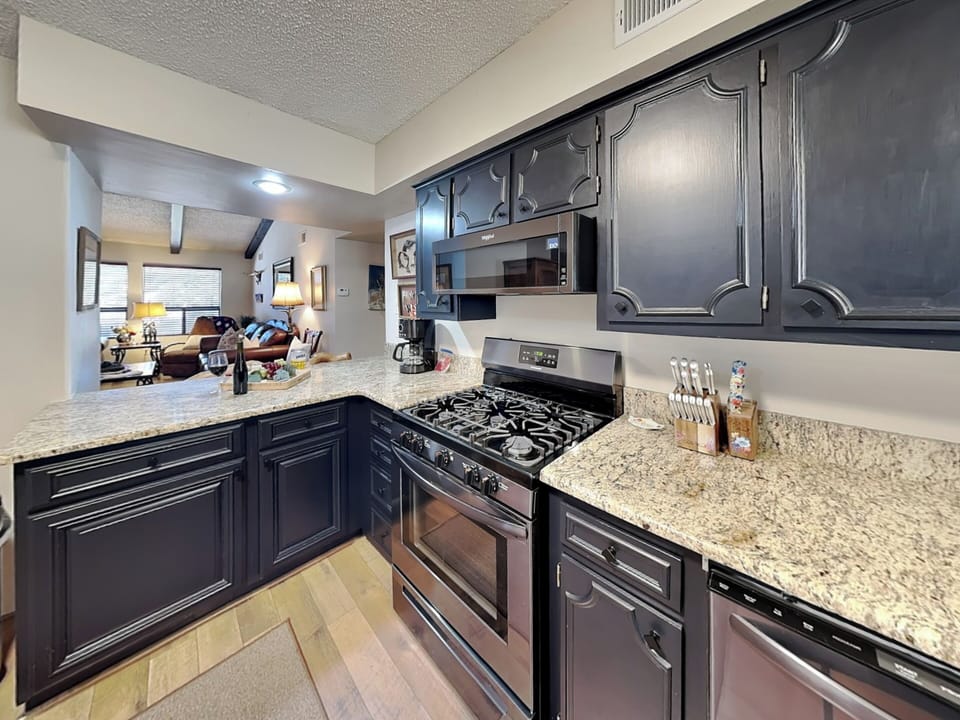 Condo (2 Bedrooms) | Property amenity