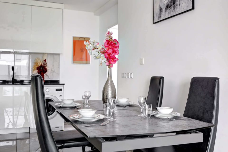 Un coin Repas avec 4 chaises