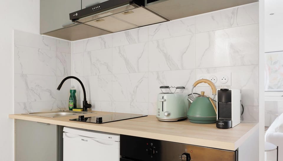 Cuisine moderne et entièrement équipée pour cuisiner comme à la maison.