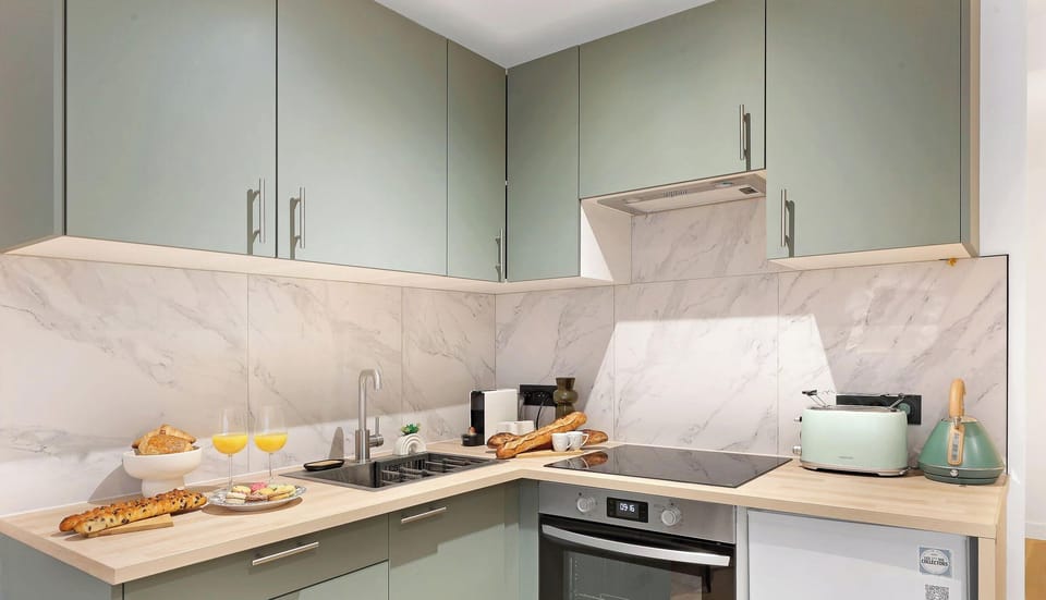 Cuisine moderne et entièrement équipée pour cuisiner comme à la maison.