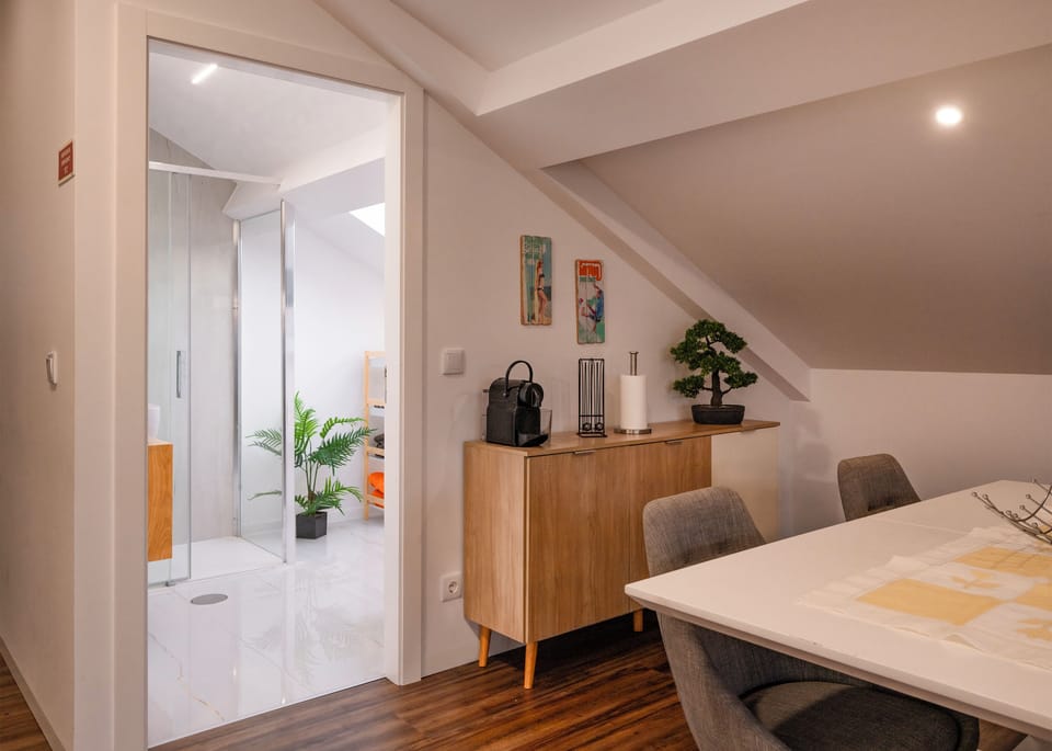 Apartment | Dining