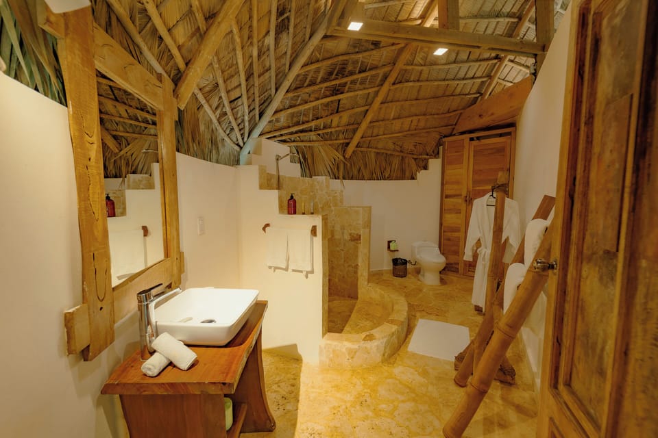 Superior Double Room, Garden View | Bathroom | Soap, shampoo, toilet paper