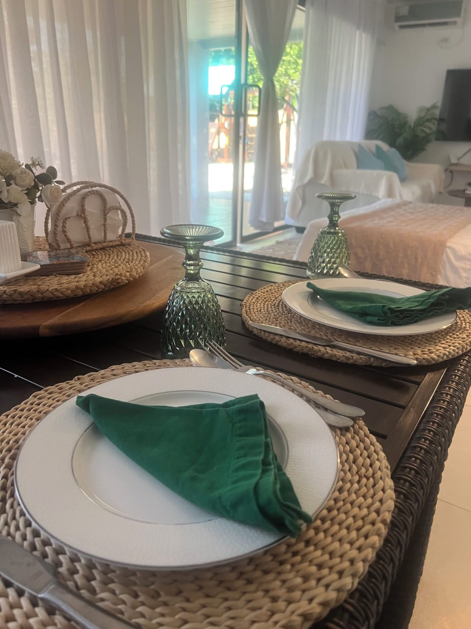 Luxury Villa, Garden View | In-room dining