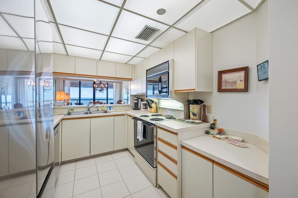 Large kitchen with gulf views and stainless appliances