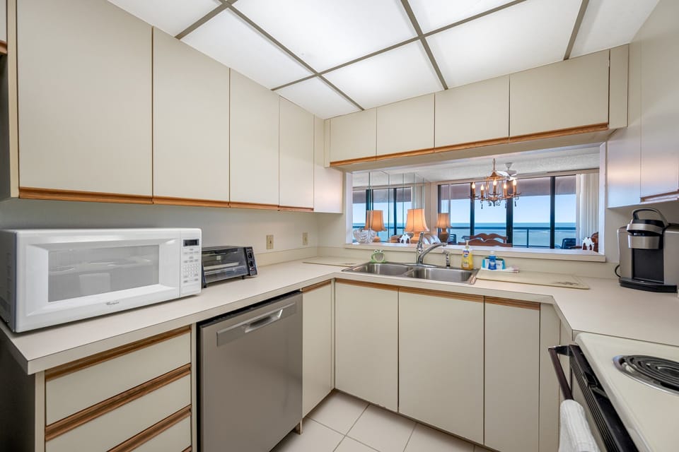 Large kitchen with gulf views