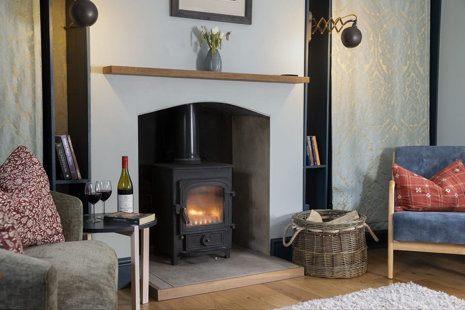 The Artists House Snug - StayCotswold