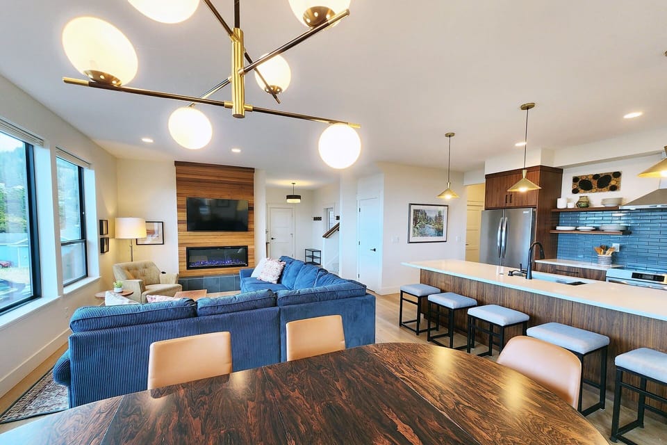 Plenty of space for family get togethers.