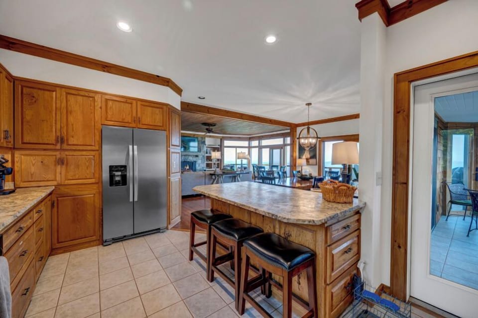 In-Kitchen Bar Seating