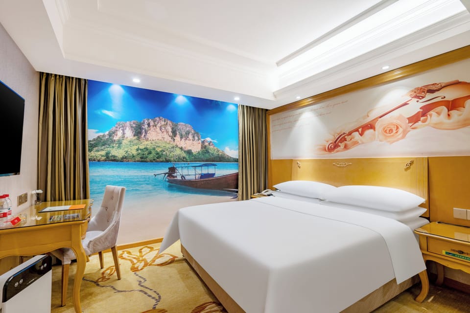 Standard Double Room | Hypo-allergenic bedding, down comforters, pillowtop beds