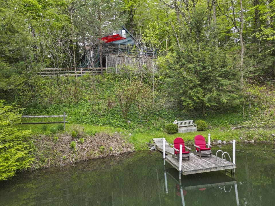 Scenic aerial views showcase the cabin’s peaceful waterfront location.