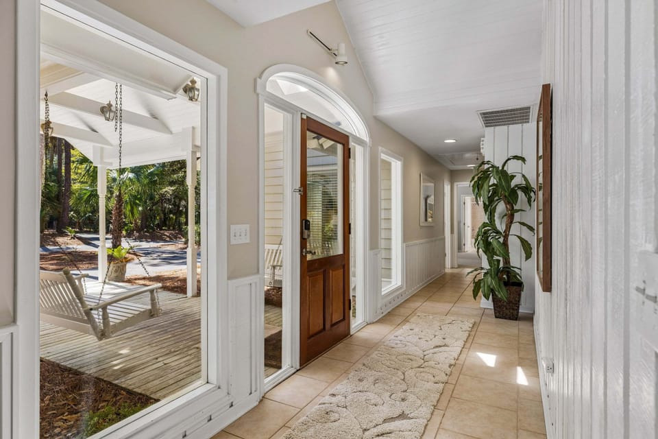 Front foyer of 2 Sandpiper Street