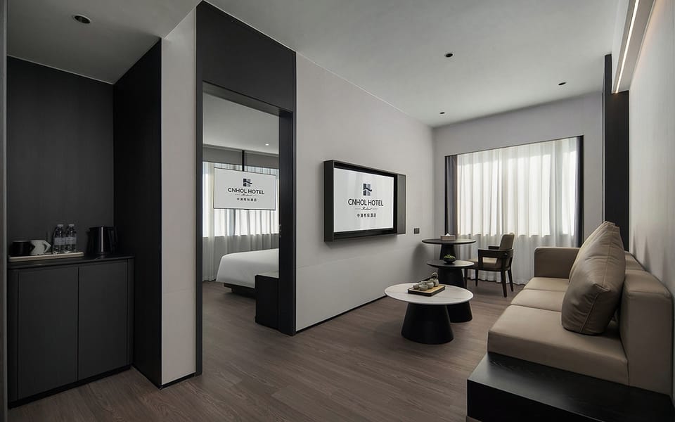 Luxury Suite, 1 King Bed, Non Smoking, City View | Interior