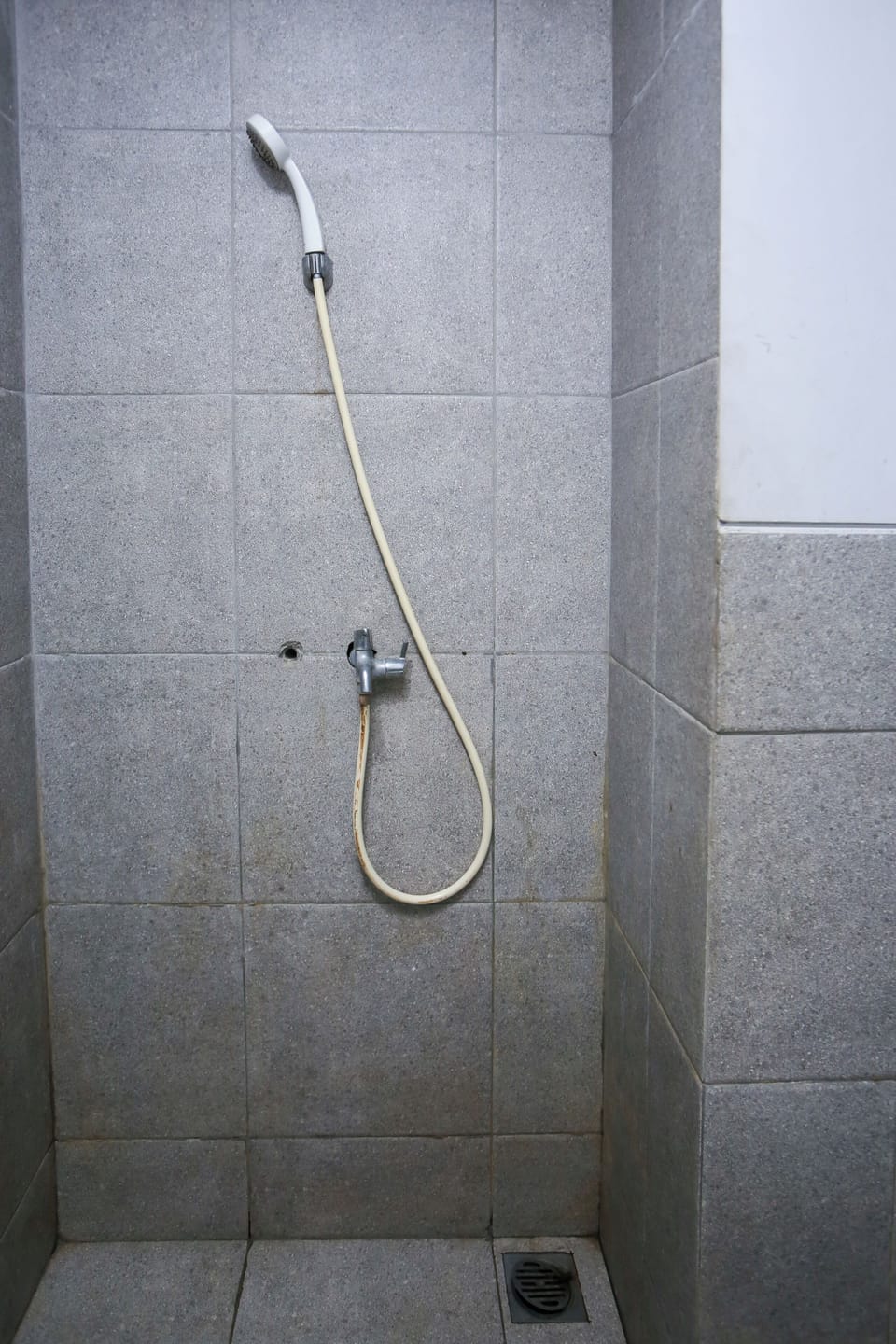 Standard Double Room | Bathroom | Shower, towels