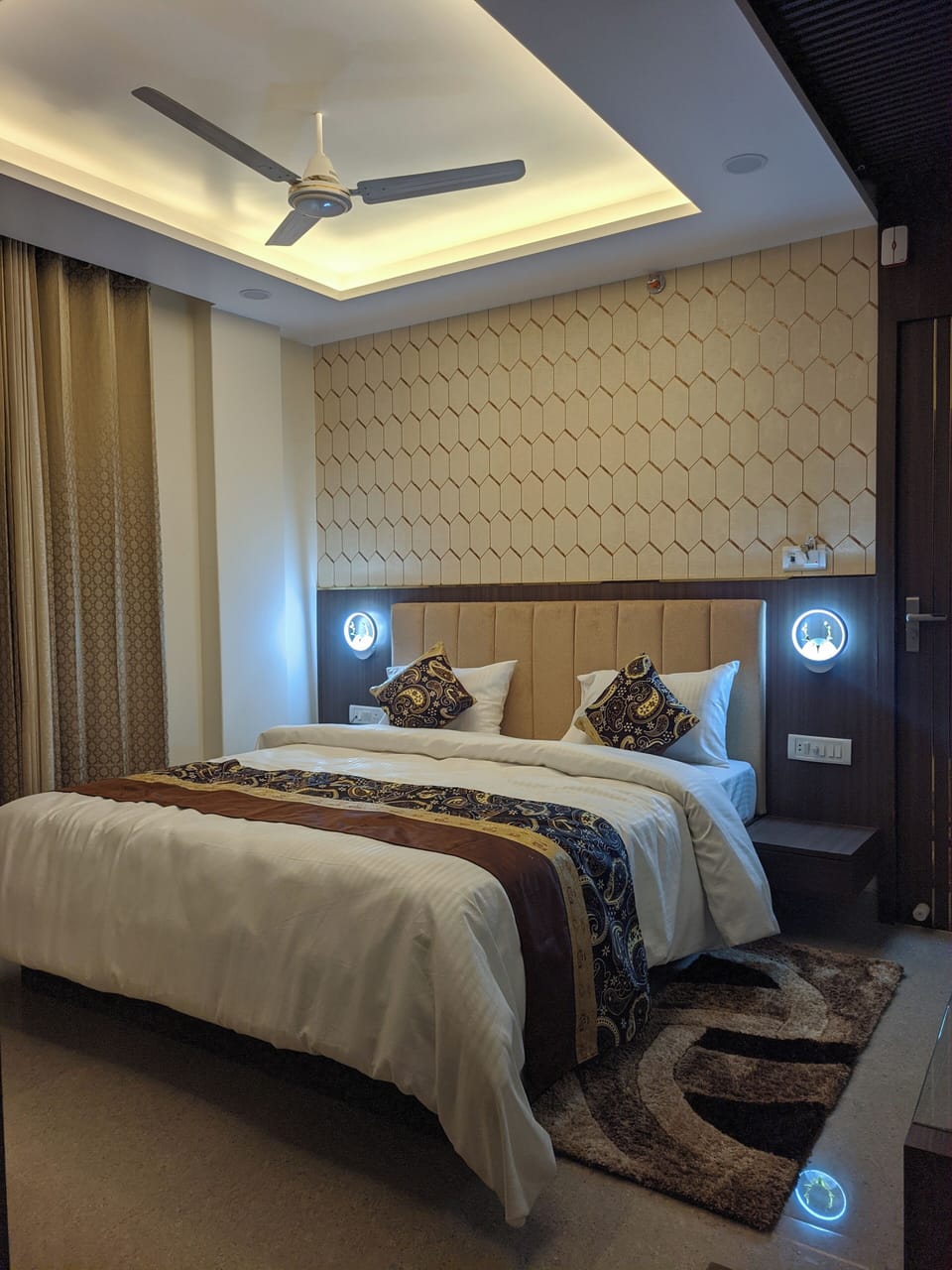 Deluxe Double Room | Free WiFi