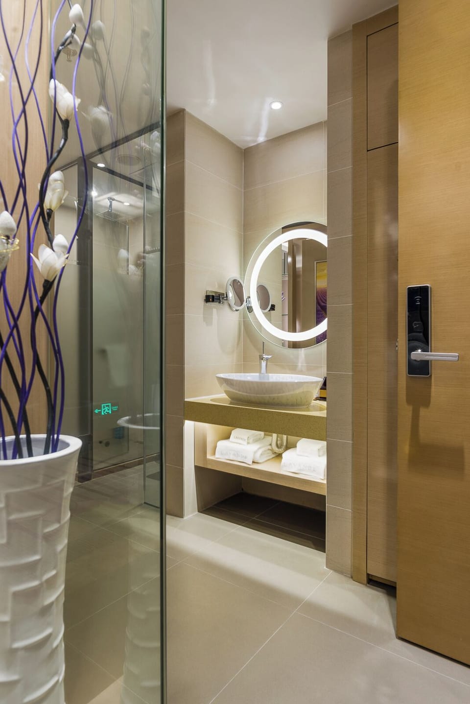 Superior Double Room | Bathroom | Shower, hair dryer, slippers, towels